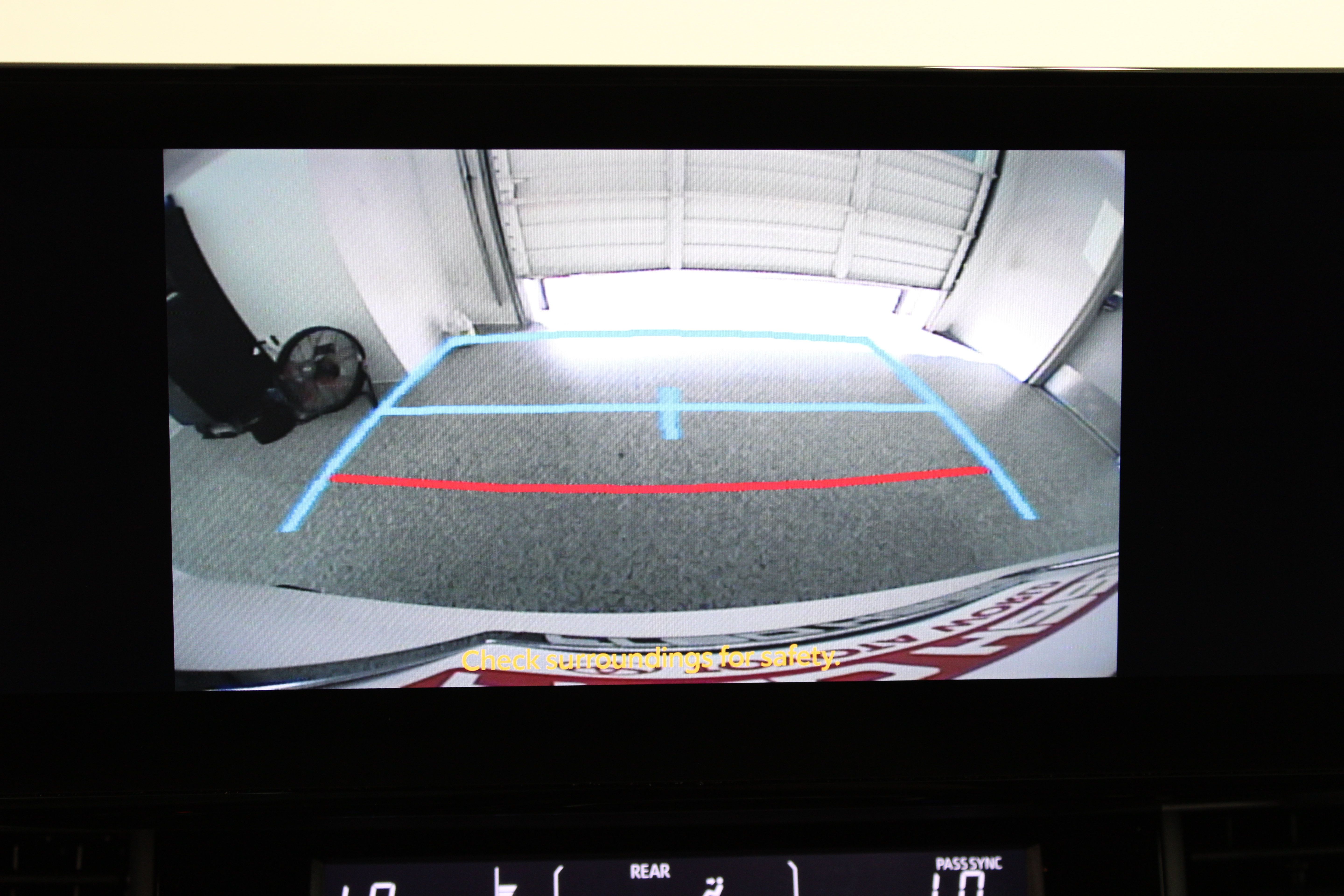 Used 2025 Toyota Sienna XSE w/ XSE Premium Package FWD image 21