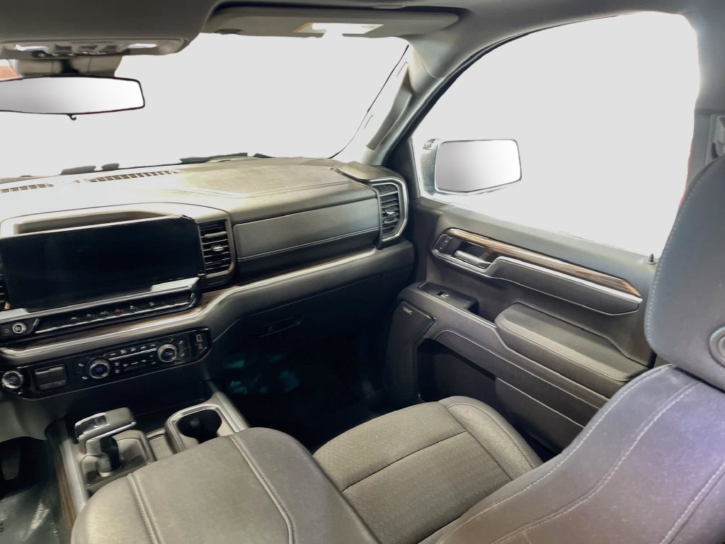 Used 2025 Chevrolet Silverado 1500 LT Trail Boss w/ Convenience Package II AWD/4WD image 25