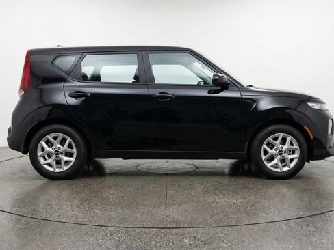 Used 2025 Kia Soul LX w/ LX Technology Package FWD image 11