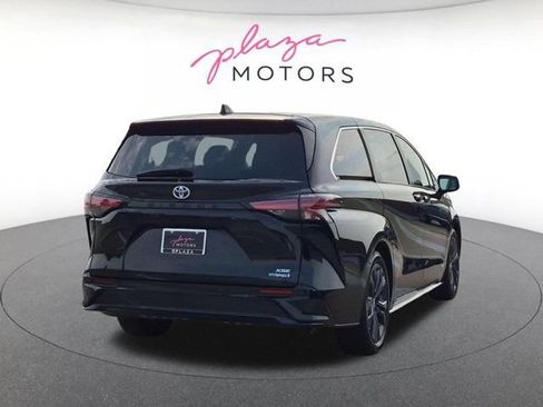 Used 2021 Toyota Sienna XSE FWD image 5