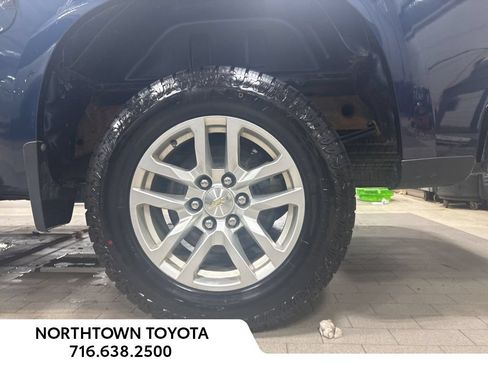 Used 2021 Chevrolet Silverado 1500 LT AWD/4WD image 23