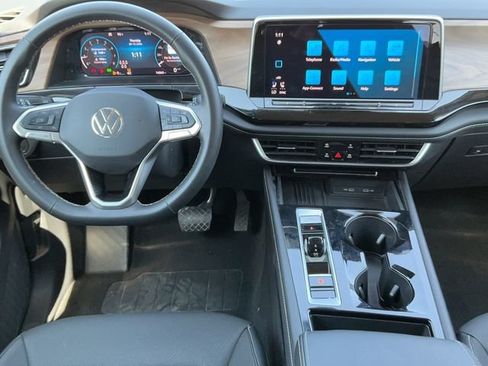 Used 2026 Volkswagen Atlas SE FWD image 11