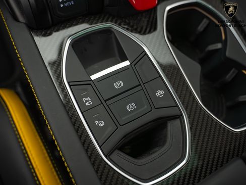 Used 2024 Lamborghini Urus S image 32