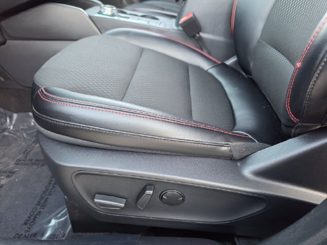 Used 2025 Ford Escape ST-Line Select AWD/4WD image 15