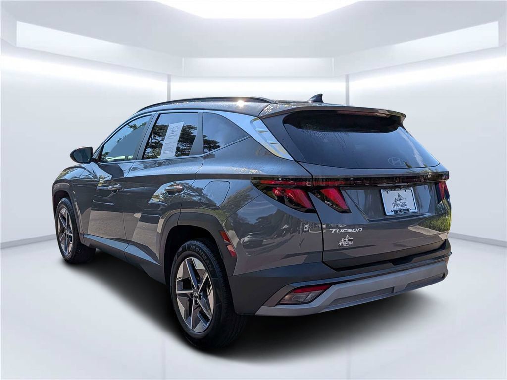 Certified 2025 Hyundai Tucson SEL AWD/4WD image 6