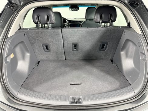 Used 2019 Chevrolet Bolt Premier w/ Infotainment Package FWD image 38