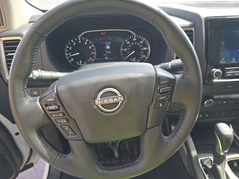 Used 2024 Nissan Frontier SV w/ SV Convenience Package image 17