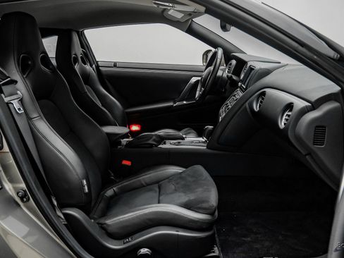 Used 2009 Nissan GT-R Premium image 53