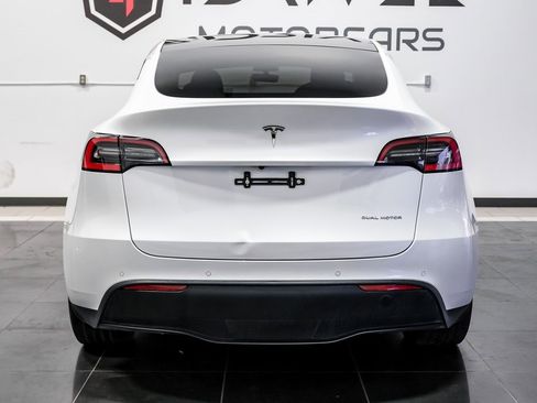 Used 2021 Tesla Model Y Long Range image 11