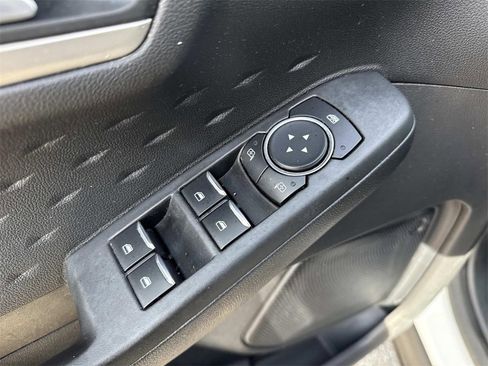 Used 2020 Ford Escape SE image 11