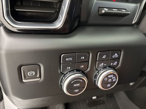 Used 2024 GMC Sierra 3500 Denali Ultimate image 38