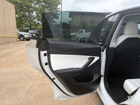 Used 2022 Tesla Model Y Performance AWD/4WD image 29