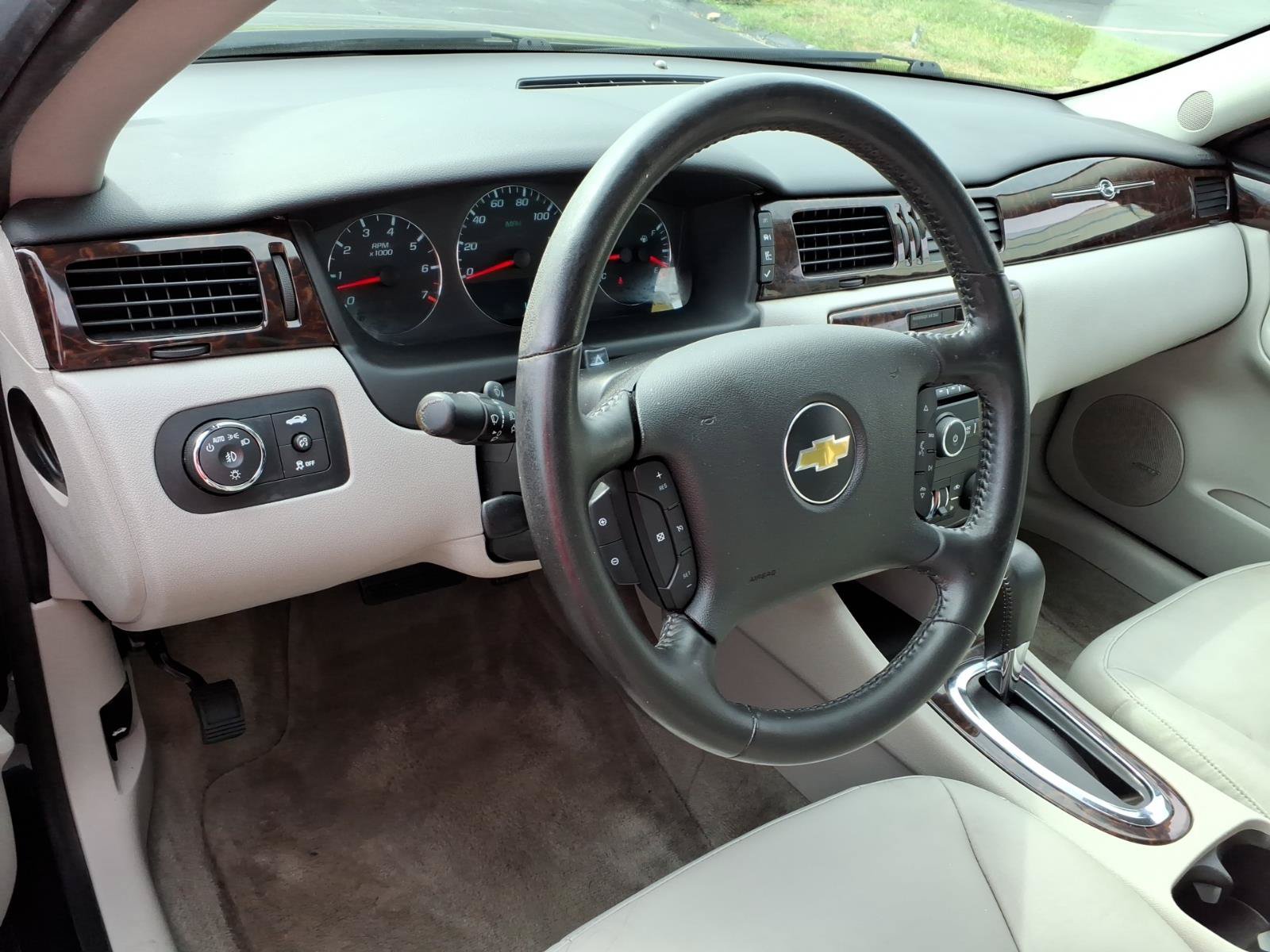 Used 2012 Chevrolet Impala LTZ FWD image 8