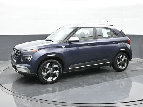 Used 2023 Hyundai Venue Limited w/ Cargo Package image 2