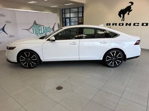 Used 2025 Honda Accord Touring image 4
