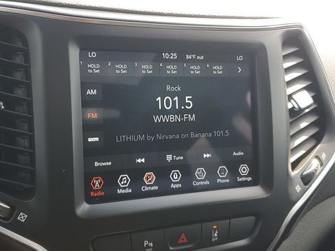 Used 2022 Jeep Cherokee Latitude w/ Sun & Sound Group AWD/4WD image 26