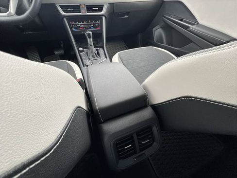 Certified 2025 Volkswagen Taos SE AWD/4WD image 20