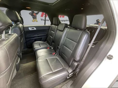 Used 2014 Ford Explorer XLT w/ Equipment Group 202A AWD/4WD image 23