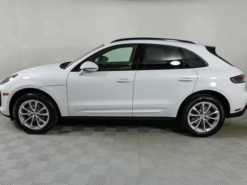 Certified 2025 Porsche Macan image 2
