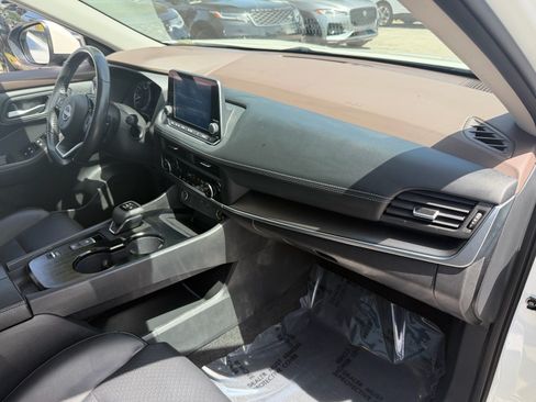 Certified 2023 Nissan Rogue SV w/ SV Premium B Package FWD image 17