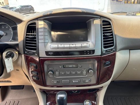 Used 2004 Toyota Land Cruiser w/ Convenience Pkg AWD/4WD image 32