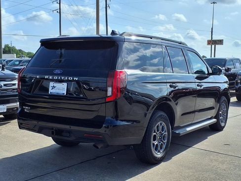 Used 2025 Ford Expedition Active AWD/4WD image 2