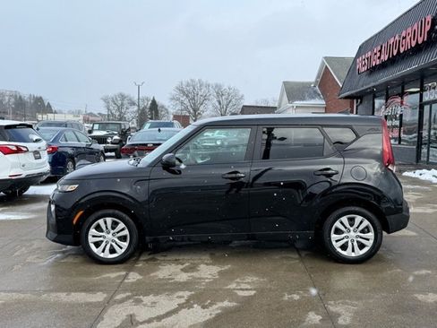 Used 2022 Kia Soul LX image 4