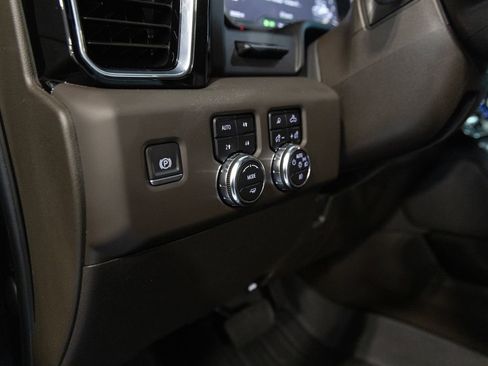 Used 2024 GMC Sierra 3500 Denali w/ Technology Package AWD/4WD image 18