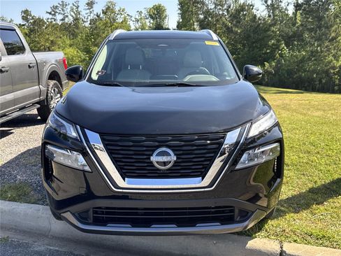 Used 2023 Nissan Rogue SL w/ SL Premium Package image 3