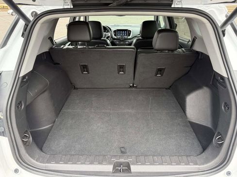 Used 2024 GMC Terrain SLT image 10