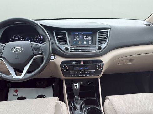 Used 2018 Hyundai Tucson Value FWD image 16
