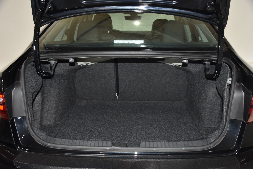 Used 2024 Volkswagen Jetta SE FWD image 29