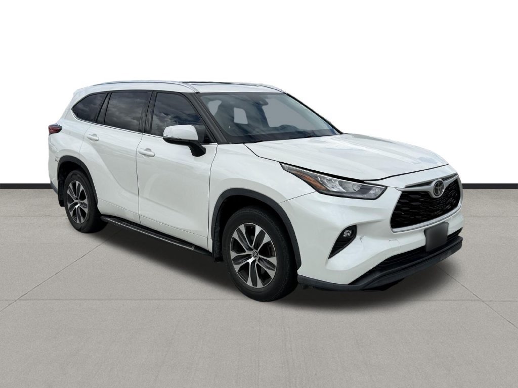Used 2020 Toyota Highlander XLE FWD image 3