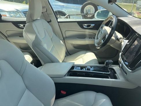 Used 2020 Volvo S60 T5 Momentum FWD image 11