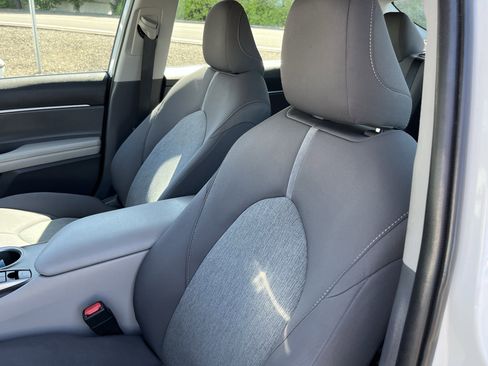 Used 2021 Toyota Camry LE FWD image 18