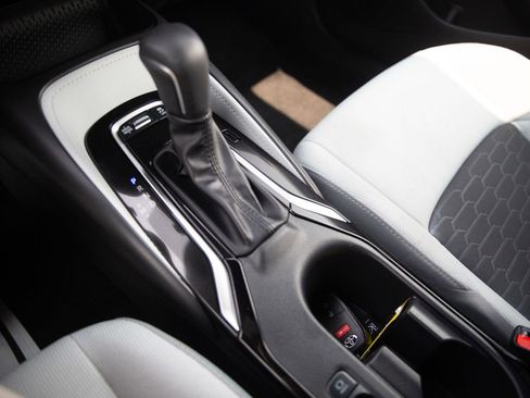 Used 2025 Toyota Corolla SE image 15