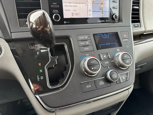 Used 2019 Toyota Sienna AWD image 44