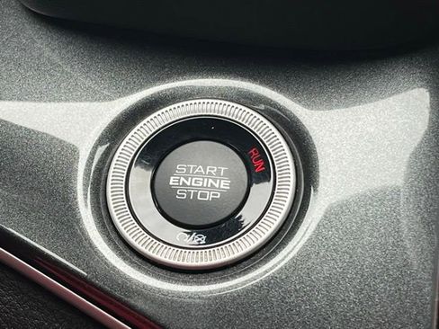 Used 2022 Jeep Grand Cherokee L Laredo image 16