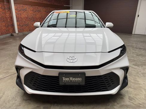 Used 2025 Toyota Camry SE image 8