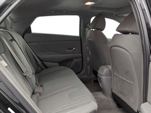 Used 2025 Hyundai Elantra SEL image 18