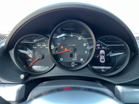 Used 2018 Porsche 718 Cayman RWD image 19