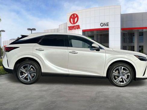 Used 2024 Lexus RX 350 Premium image 3