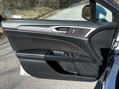 Used 2018 Ford Fusion SE FWD image 10