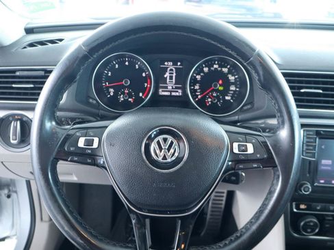 Used 2017 Volkswagen Passat 1.8T R-Line FWD image 18
