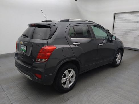 Used 2017 Chevrolet Trax LT w/ LT Convenience Package FWD image 9