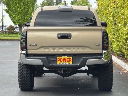 Used 2019 Toyota Tacoma SR5 AWD/4WD image 5