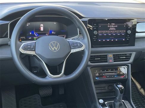 Used 2025 Volkswagen Taos SE image 6