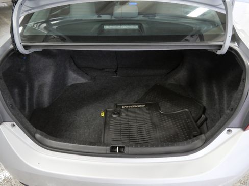 Used 2014 Toyota Corolla L image 18