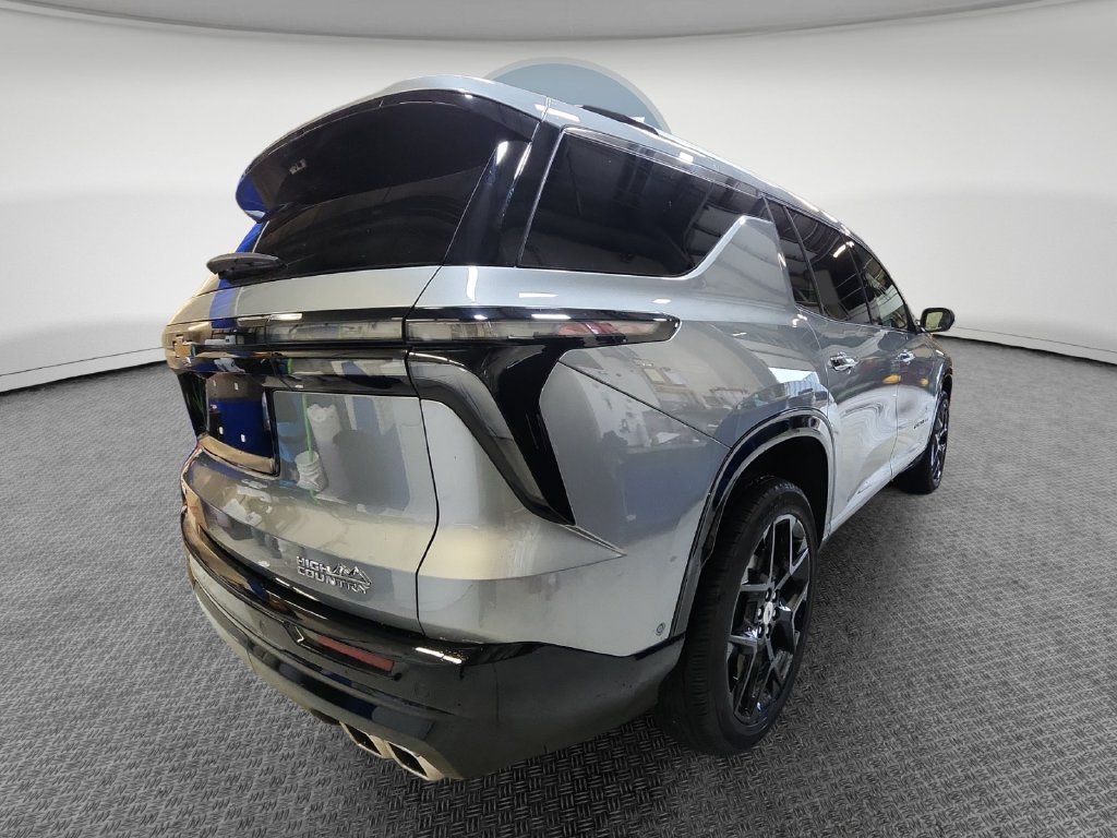 Certified 2025 Chevrolet Traverse High Country w/ LPO, Floor Liner Package AWD/4WD image 4