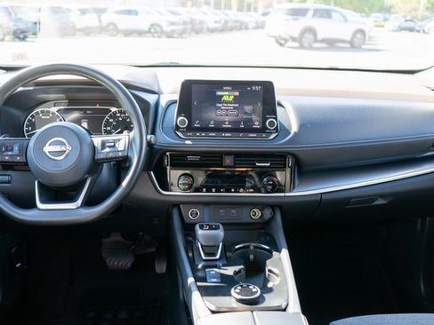 Used 2022 Nissan Rogue SV image 16